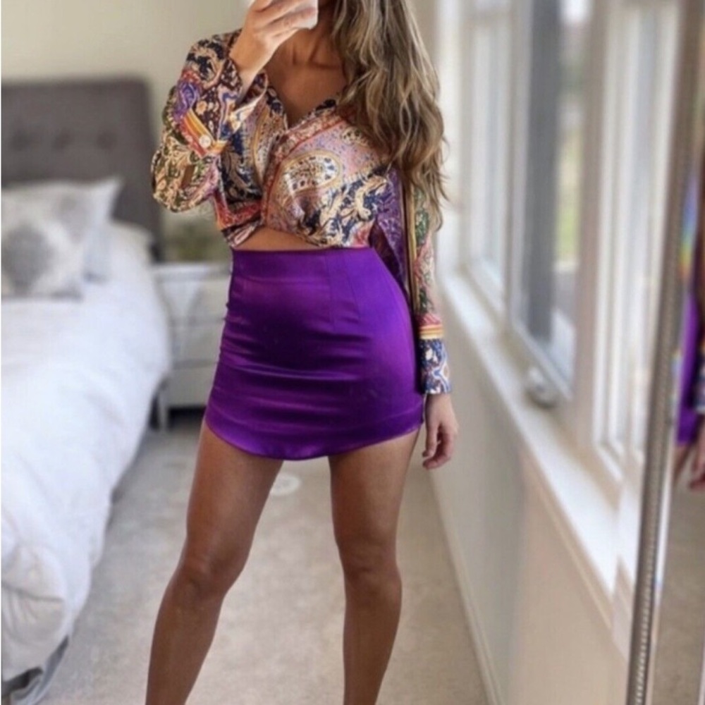 Zara purple mini skirt, satin, size medium, never worn.